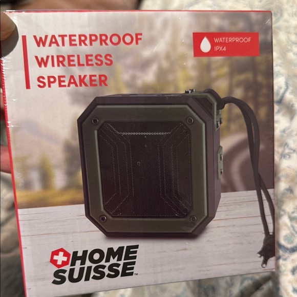 Portable Bluetooth Speaker - Black and Green - Picture 8 of 8